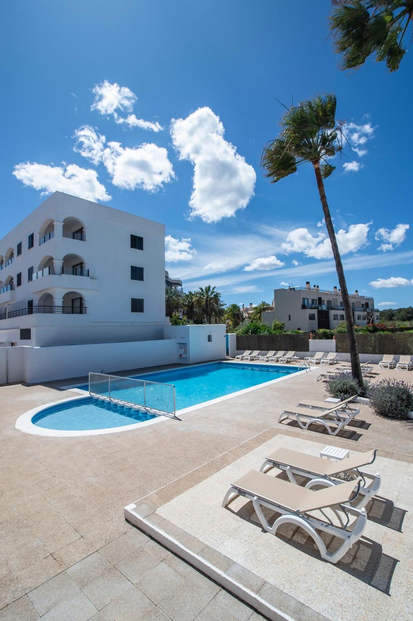 Pierre & Vacances Ros Ibiza Santa Eularia des Riu Luaran gambar