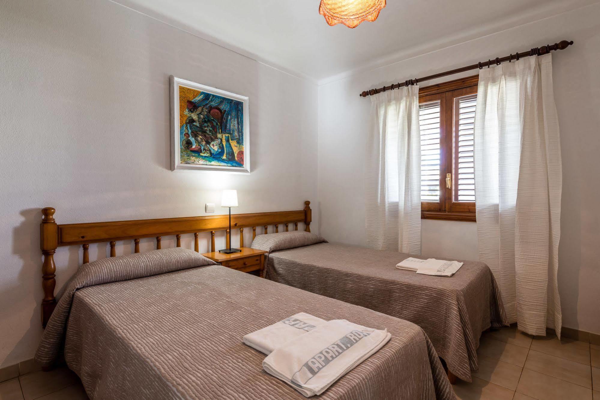 Pierre & Vacances Ros Ibiza Santa Eularia des Riu Luaran gambar